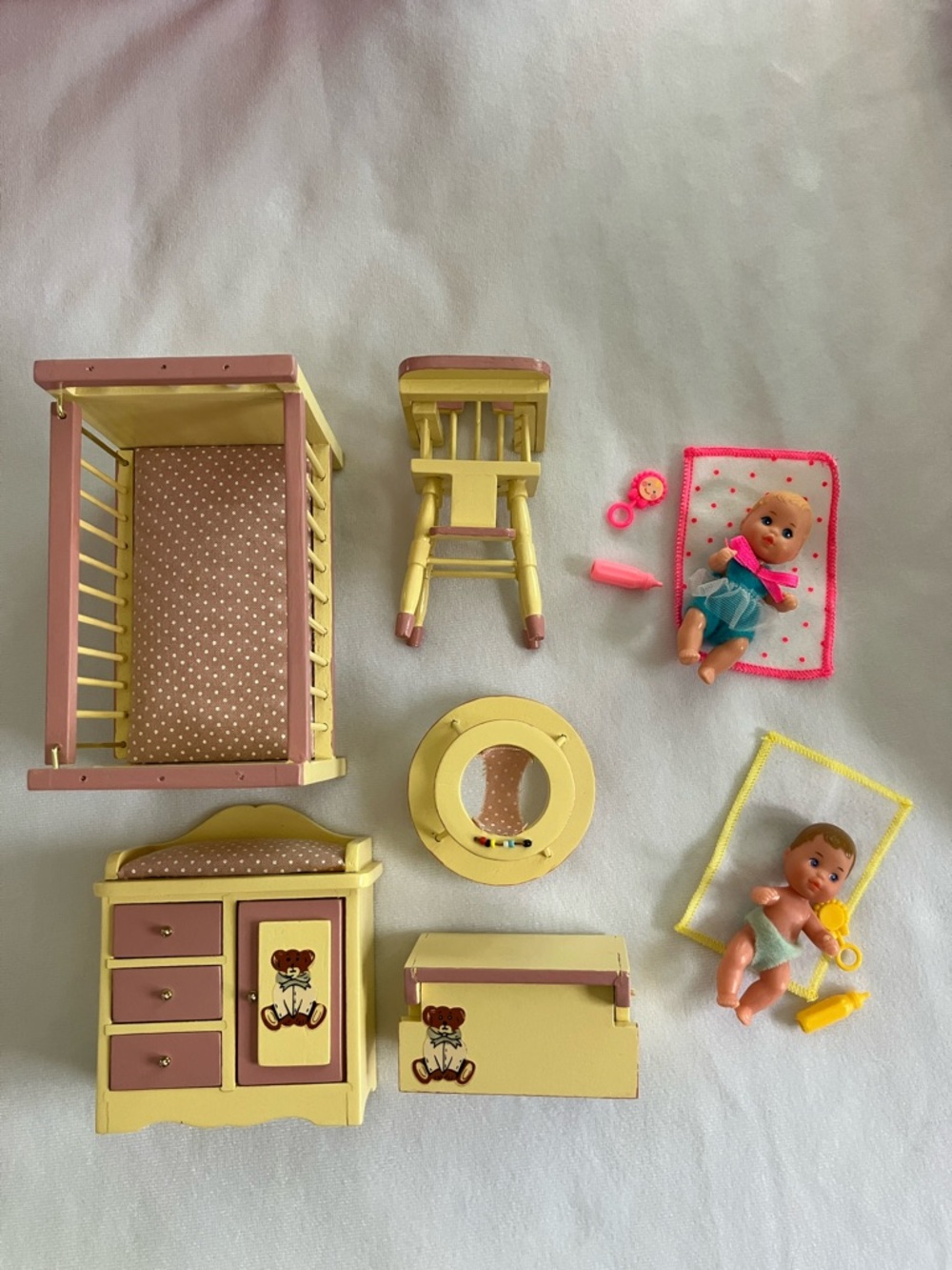 Vintage Barbie Krissy baby dolls and nursery furniture